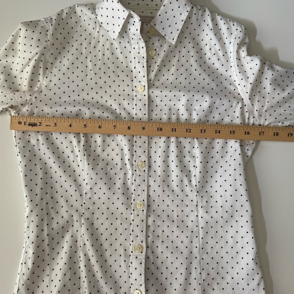 Banana Republic Non-Iron Tailored Fit Polka Dot Button Up Blouse Women’s size 4 - Picture 8 of 9